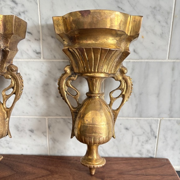 Vintage Pair of Ornate Brass Wall Brackets / Decorative Sconces / Wall Pockets - Picture 6 of 11